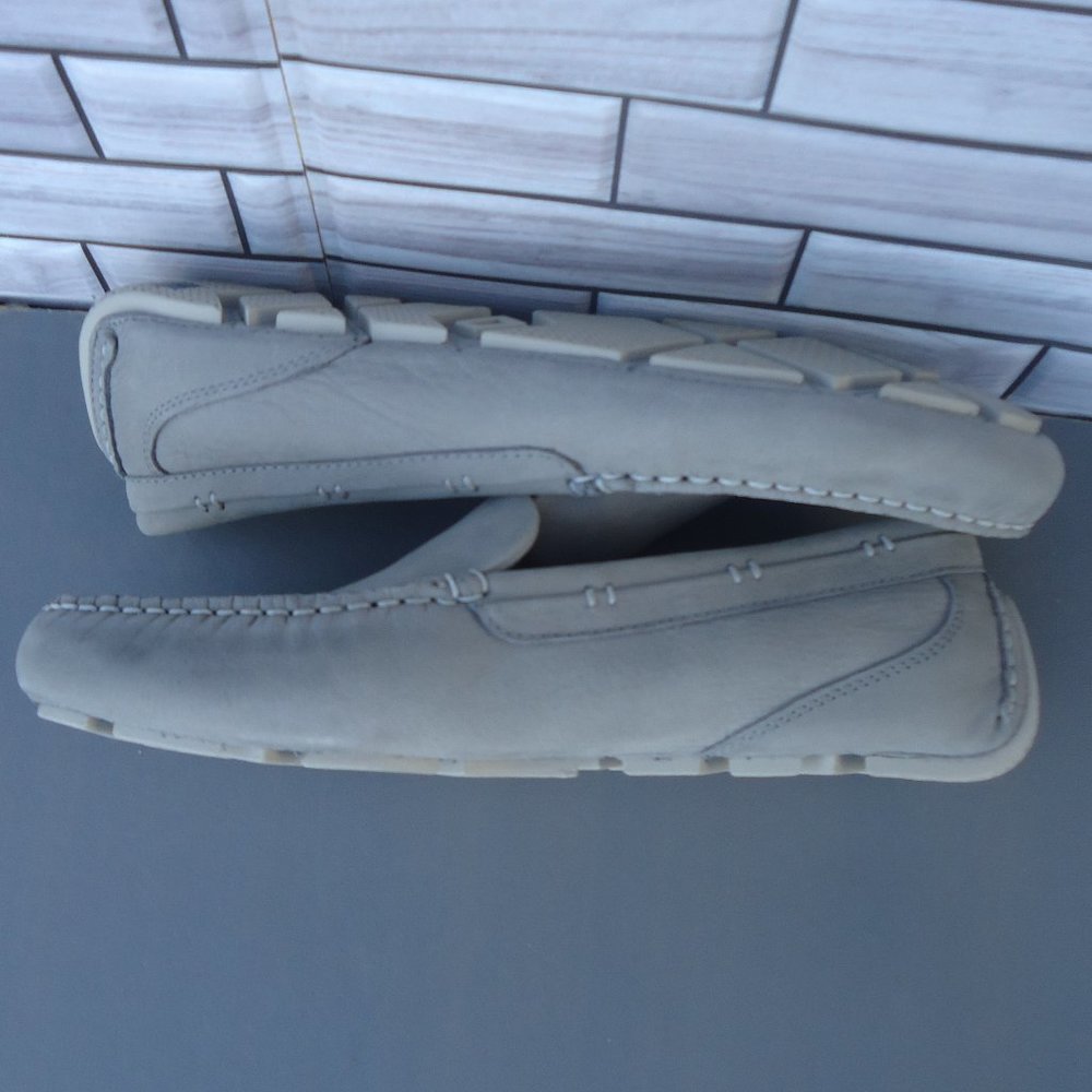 SIZE 9.5. SPERRY Gold Cup nubuck leather slip-on loafers. - Picture 10 of 16